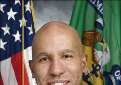 해리스의 정책 손에 쥔 남자...최고의 문제 해결사 넬슨 보좌관[뉴스속 인물]