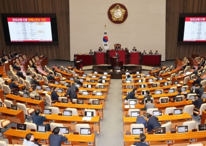 대정부질문 첫날부터 설전…與 "文 매관매직" 野 "김여사 황제조사"