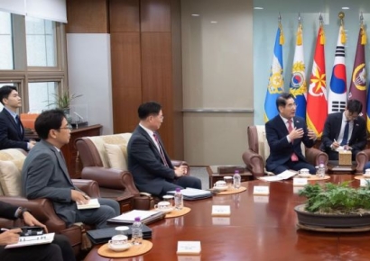 김용현, 네덜란드·싱가포르 국방장관과 회담…무기체계 관심 당부