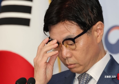 [포토] 생각에 잠긴 이정우 문체부 국장