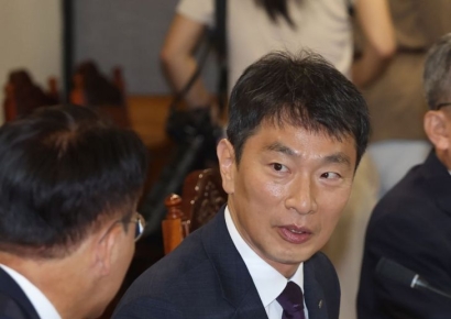 이복현 "은행·국민에 불편 드려 사과…정책 대출 국토부와 소통 중"(상보)
