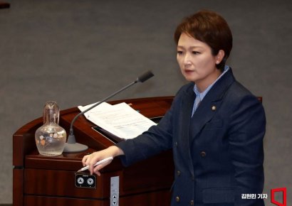 이언주 "내란 진압도 못 하는데 배지가 무슨 의미…여야 총사퇴 하자"