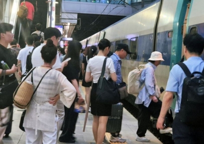 "걸렸을 때 당황한 연기 잘하면 공짜"…KTX 무임승차 꼼수 '논란'