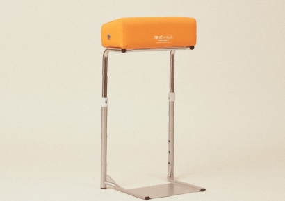 앉으라는 거야? 서라는 거야?…'묘한 중독' 이 의자, 왜 만들었나 보니 