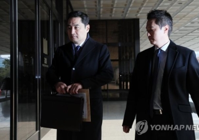 대법, '조민 빨간 포르쉐 탄다' 강용석·김세의 무죄 확정…"외제차 탄다는 건 부러움 대상" 