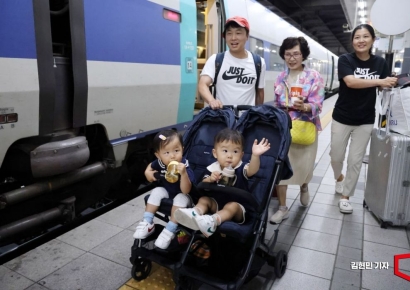 [포토] 귀성 열차로 향하는 시민들 