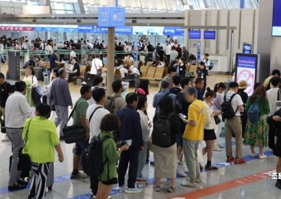 [포토] 긴줄도 설레이는 해외여행