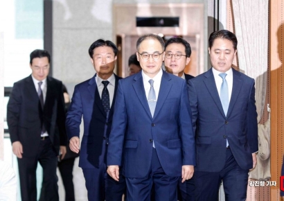 [포토] 퇴임식장 들어서는 이원석 검찰총장