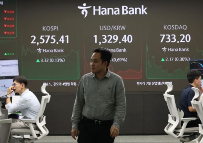 외인 韓주식 ‘팔자’ vs 채권 ‘사자’…9월 지속될까