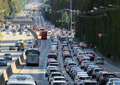 한국도로공사 "겨울철 강우·강설 시 20~50% 감속 운행해야"