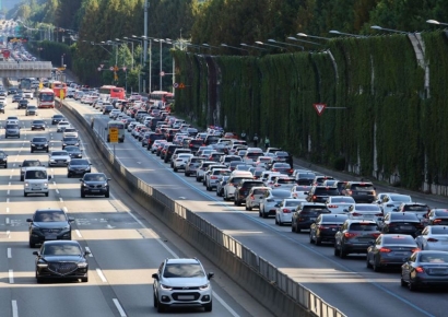 추석 연휴 둘째날 귀성 행렬 이어져…서울→부산 7시간 30분