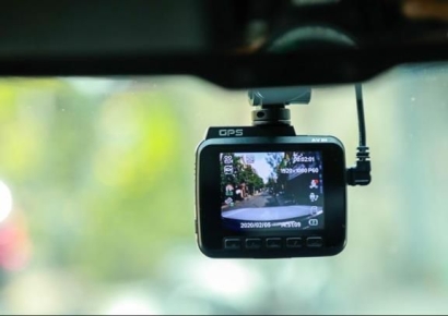 "아내는 엄마 같아, 효도하는 마음" 바람 핀 연하 남편의 충격 발언