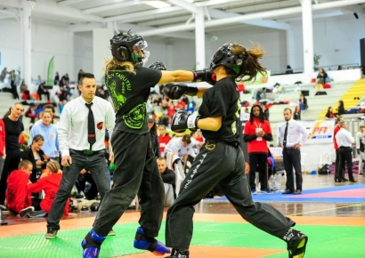 女 격투기 선수, 치한 경찰에 신고했다 비난…"왜 직접 제압 안해?"