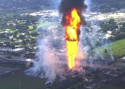 수십 미터 불기둥 치솟아…가스 파이프라인 폭발에 주민대피령 내린 美