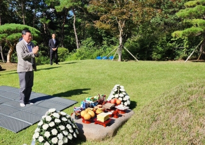 [포토]신격호 명예회장 선영 찾은 신동빈 롯데그룹 회장