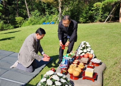 [포토]신격호 명예회장 선영 찾은 신동빈 롯데그룹 회장