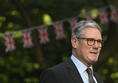 부인이 900만원 옷 선물 받았는데…영국 총리 늑장신고 논란