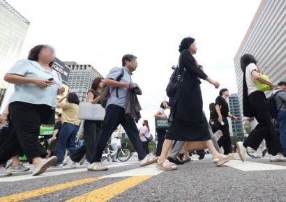 직장인 4명 중 1명은 월 400만원 이상 번다…역대 최고치