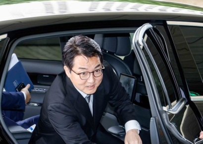 [포토] 심우정 신임 검찰총장 첫 출근