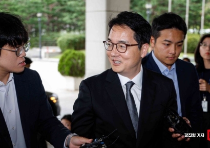 [포토] 취재진 질문 받는 심우정 신임 검찰총장