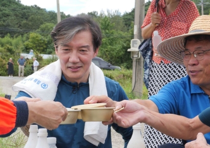 조국, 민주당과 신경전에 “원래 선거가 그런 것...누가 더 잘 할지로 경쟁”