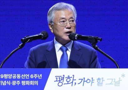 文 "지금 한반도 한국전쟁 이후 가장 위험…평화 위해 대화 외에 다른 길 없어"