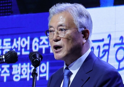 대통령실, 文 '통일담론 재검토'에 "말로만 전쟁 끝났다고 美에 로비"