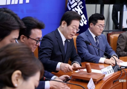 [포토] 최고위원회의 주재하는 이재명