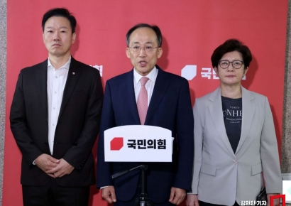 [포토] 추경호 "김건희 특검법 '이탈표' 전혀 걱정 안 해"