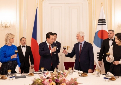 체코 대통령 "韓원전, 평가기준서 가장 우수…유럽 확대 가능성 커" 