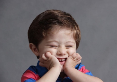 "지나가던 아이 머리 쓰다듬은 게 잘못?"…50대女 하소연