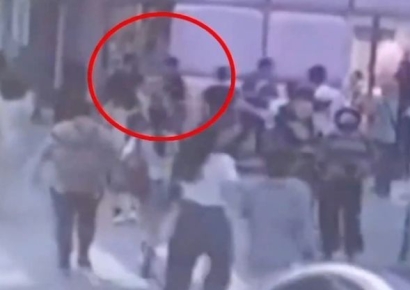 홍대입구서 여성 비명 지르자…20대 남성들 우르르 몰려오더니