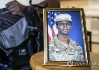 '월북미군' 트래비스 킹, 귀환 1년 만에 석방…불명예 제대