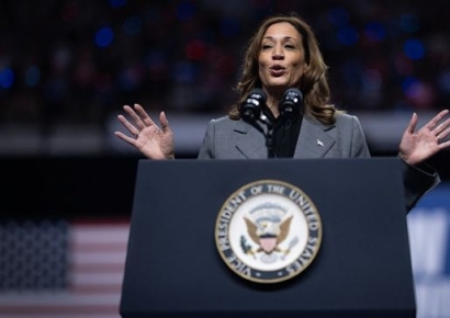 "누가 내 집 침입하면 총맞을 것"…보수층 '표심' 노리는 해리스