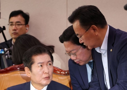 "조 대표는 왜 안 온 거야"…정청래, 조국 본회의 불참 사진 찍었다가 사과