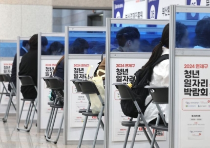 "급속한 AI 확산, 청년들이 경쟁력 잃지 않도록 정부 지원해야"