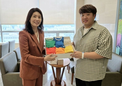 尹대통령, 다섯쌍둥이 부모에 탄생 축하편지와 선물 전달 