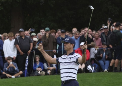 호셸, 매킬로이 연장서 눌렀다