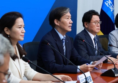 [포토] 조국 "민주, 경쟁하되 상처 주지 말자"