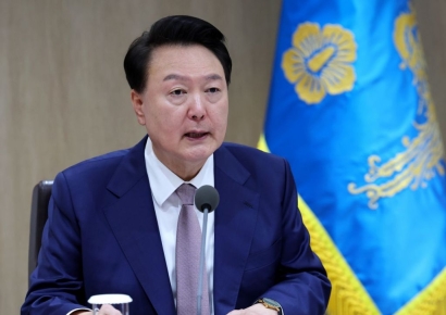 尹 "통일이 인생 목표라더니…2국가론, 반헌법적" 임종석 직격