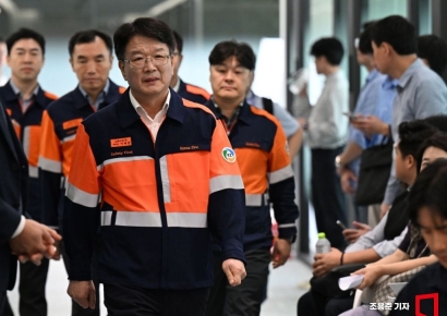 [포토] 이제중 고려아연 부회장 기자회견  