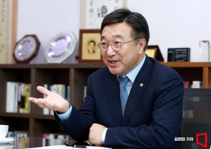 [인터뷰]공익법인 활성화 패키지법 검토하는 윤호중 의원…"공익위 만들어 투명성 강화"