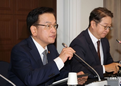 최상목 "내수 회복 우선…韓銀 현명한 결정 기대"