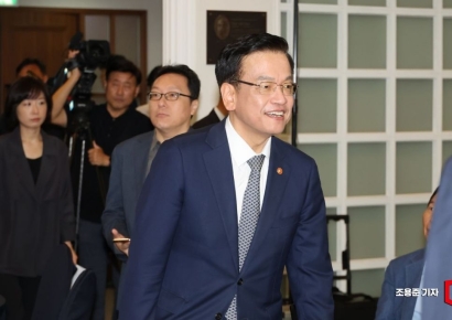 [포토] 관훈토론회 참석하는 최상목 부총리