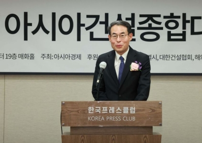 [포토] 아시아건설종합대상 축사하는 강희업 위원장