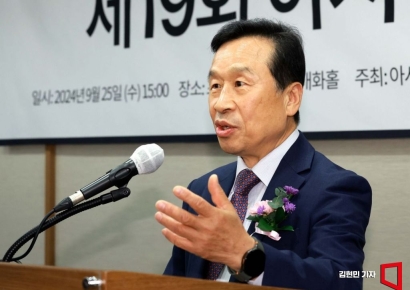 [포토] 심사평하는 이충재 한국건설산업연구원장