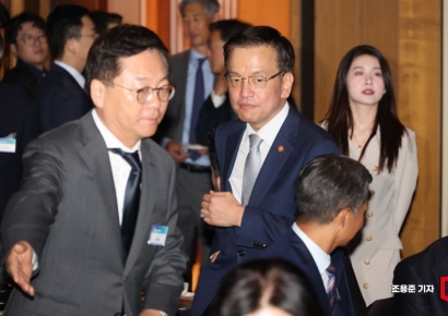 [포토] KFS포럼 참석하는 최상목 부총리