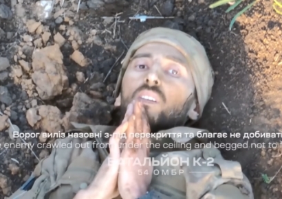 러 병사 두손 모아 "살려달라"…우크라 드론 "이거 받아"