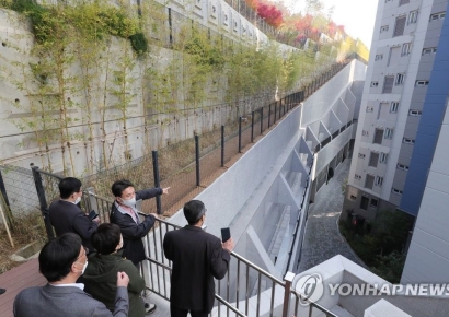 대법 “백현동 ‘옹벽 아파트’ 반려한 성남시 처분, 적법”