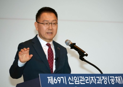 국가공무원인재개발원, 극우 강사 동원 논란에…野 "현대판 밀정"